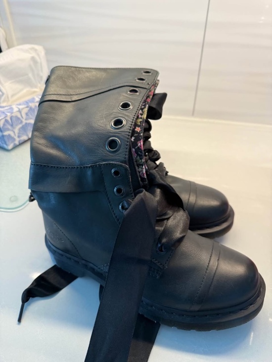 Dr. Martens Shoes - Aimilta Dr. Marten Boots
